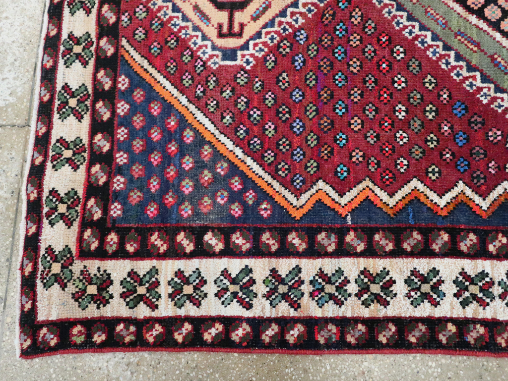 Vintage Persian Shiraz Rug, No.26248 - Galerie Shabab