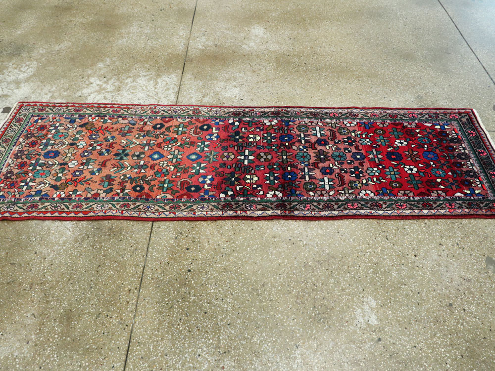 Vintage Persian Hamdan Runner, No.26260 - Galerie Shabab