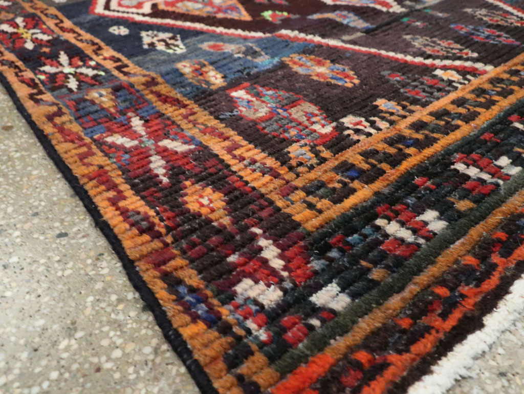 Vintage Persian Gabbeh Accent Rug, No.26269 - Galerie Shabab