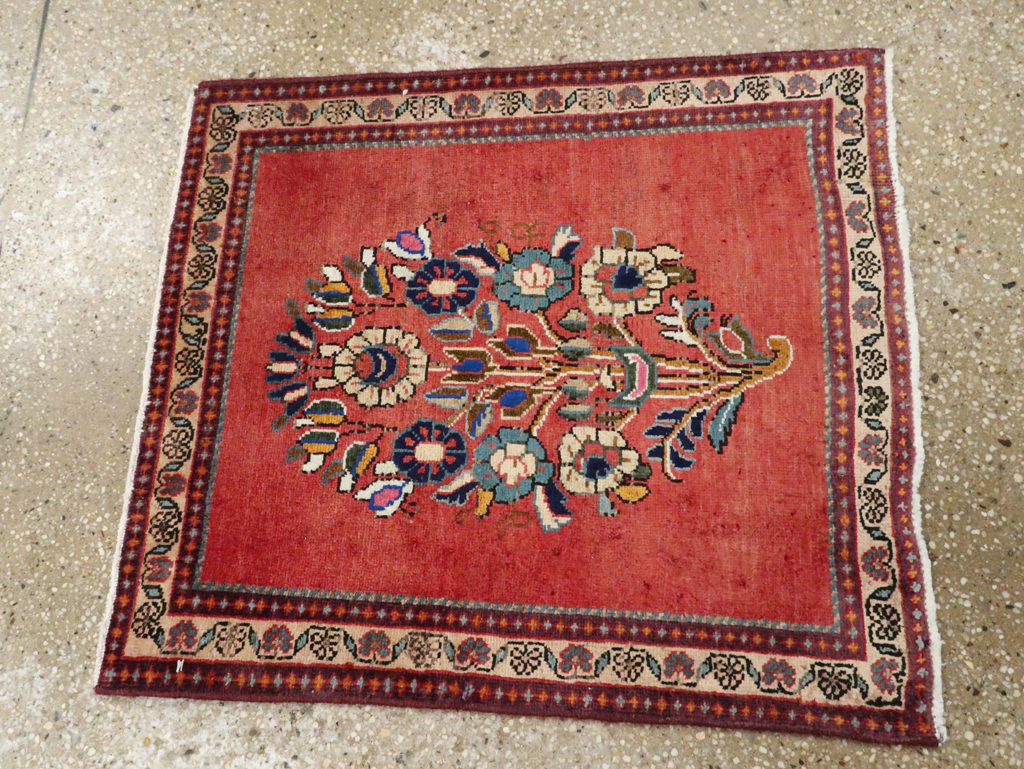Vintage Persian Shiraz Rug, No.26274 - Galerie Shabab