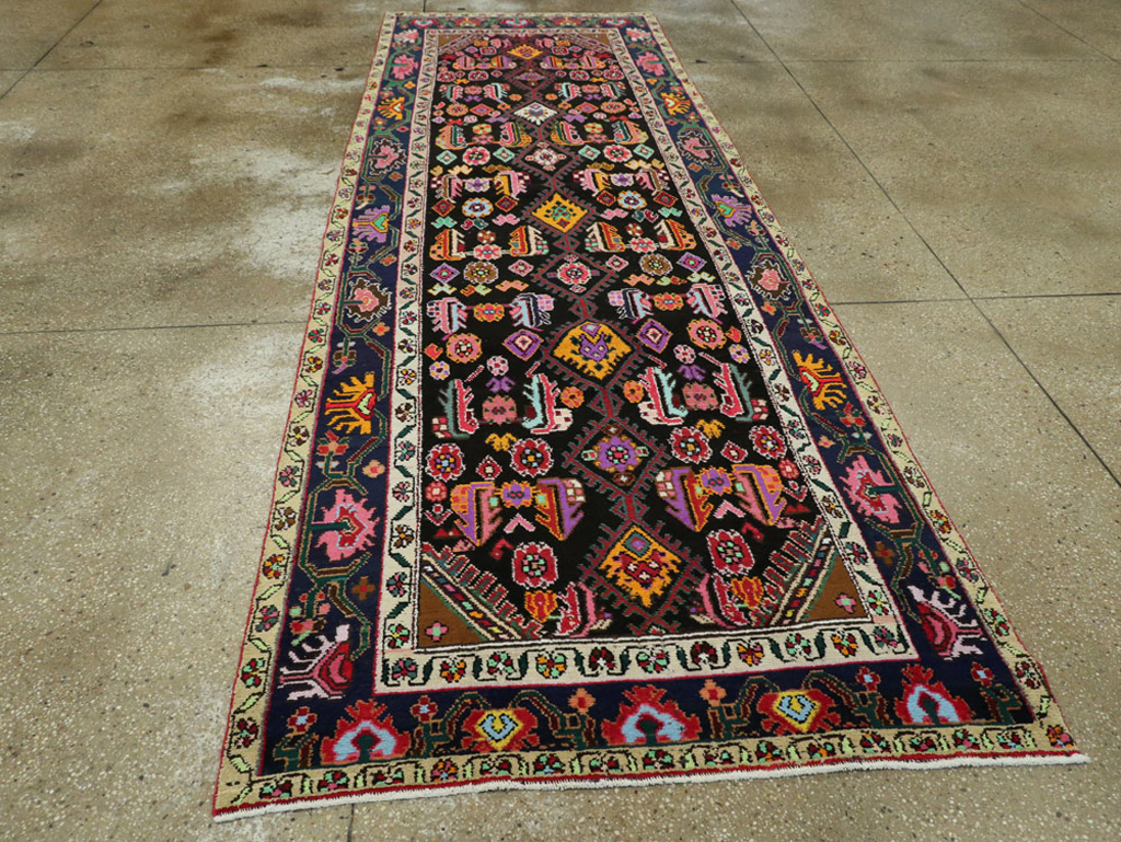 Vintage Persian Hamadan Gallery Carpet, No.26278 - Galerie Shabab