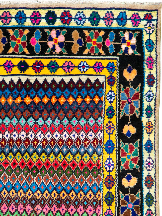Vintage Persian Mahal Gallery Carpet, No.26296 - Galerie Shabab