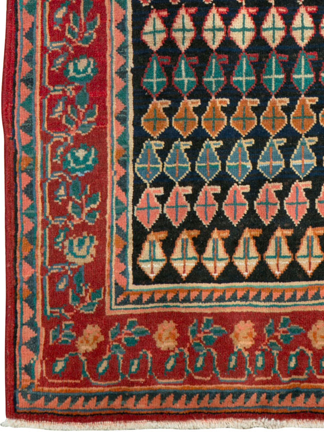 Vintage Persian Mahal Square Rug, No.26305 - Galerie Shabab