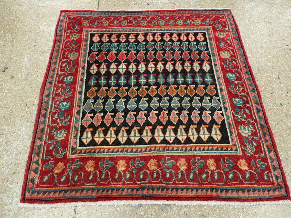 Vintage Persian Mahal Square Rug, No.26305 - Galerie Shabab