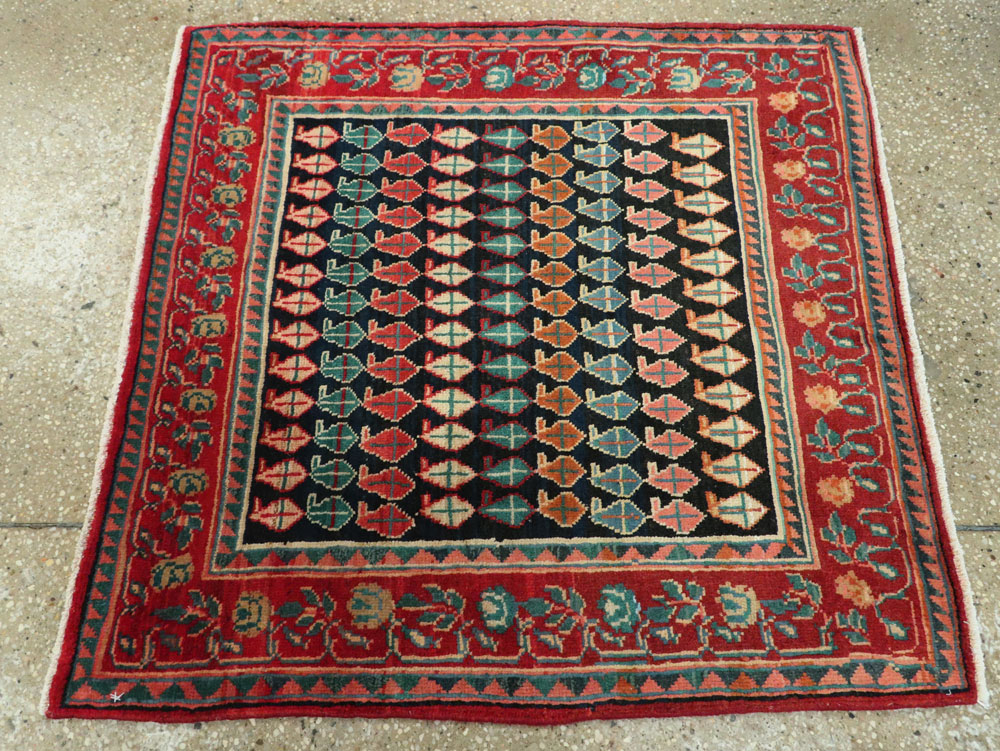 Vintage Persian Mahal Square Rug, No.26305 - Galerie Shabab