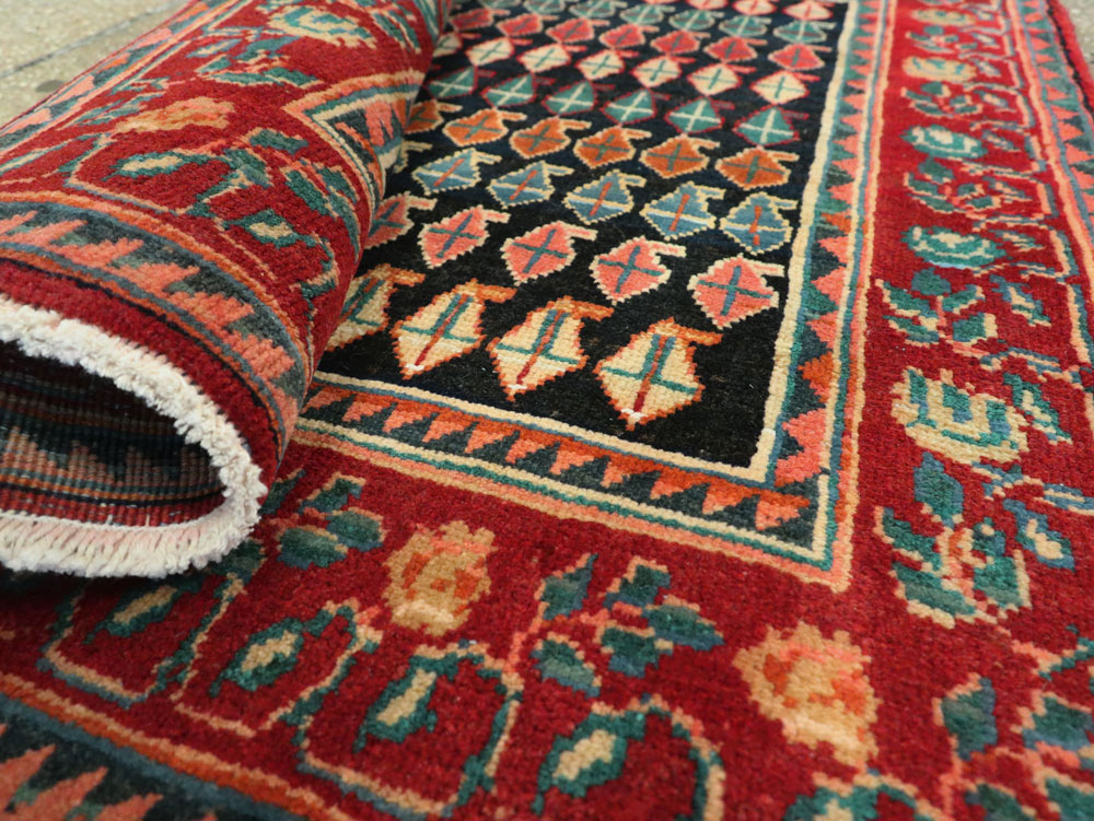 Vintage Persian Mahal Square Rug, No.26305 - Galerie Shabab