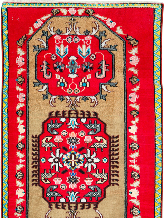 Vintage Persian Mahal Small Runner, No.26317 - Galerie Shabab