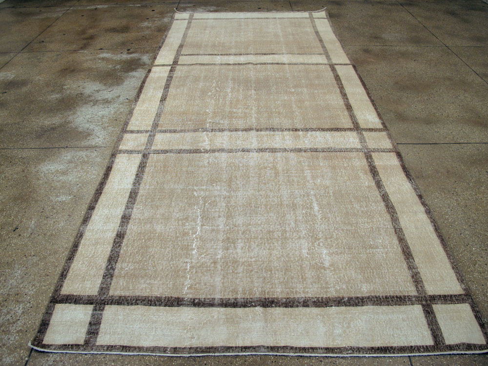 Vintage Turkish Anatolian Gallery Carpet, No.26449 - Galerie Shabab