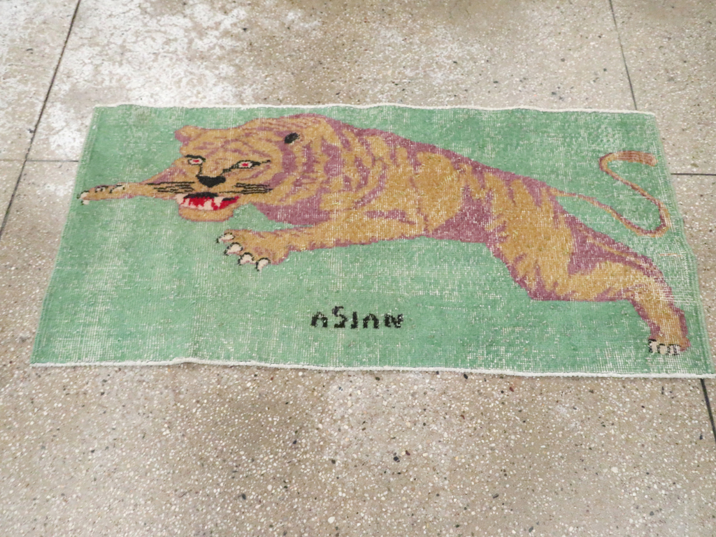 Vintage Turkish Anatolian Pictorial Throw Rug, No.26451 - Galerie Shabab