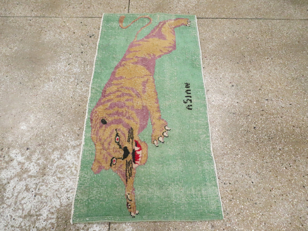 Vintage Turkish Anatolian Pictorial Throw Rug, No.26451 - Galerie Shabab