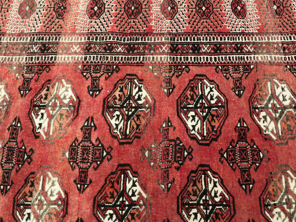 Vintage Central Asian Turkoman Room Size Tribal Carpet, No.26465 - Galerie Shabab