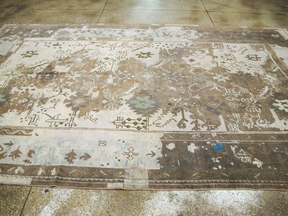 Vintage Turkish Oushak Carpet, No.26476 - Galerie Shabab