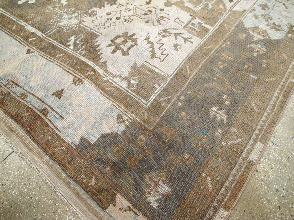 Vintage Turkish Oushak Carpet, No.26476 - Galerie Shabab