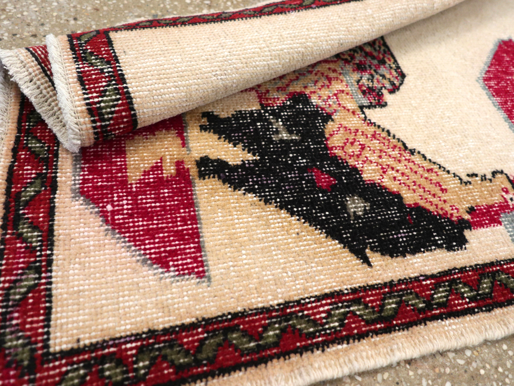 Vintage Pictorial Anatolian Rug, No.26489 - Galerie Shabab