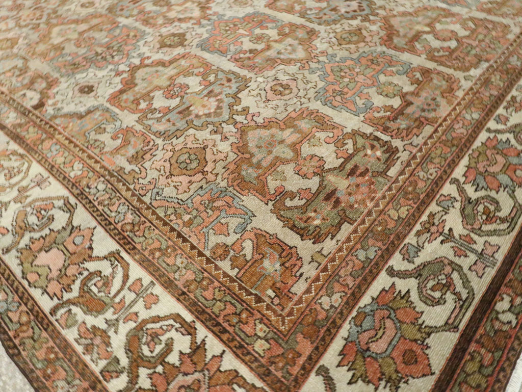 Antique Persian Bakhtiari Room Size Carpet, No.26515 - Galerie Shabab