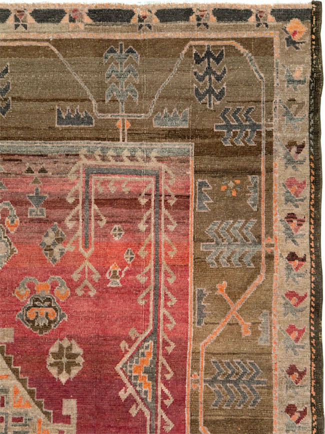 Vintage Turkish Anatolian Accent Carpet, No.26519 - Galerie Shabab