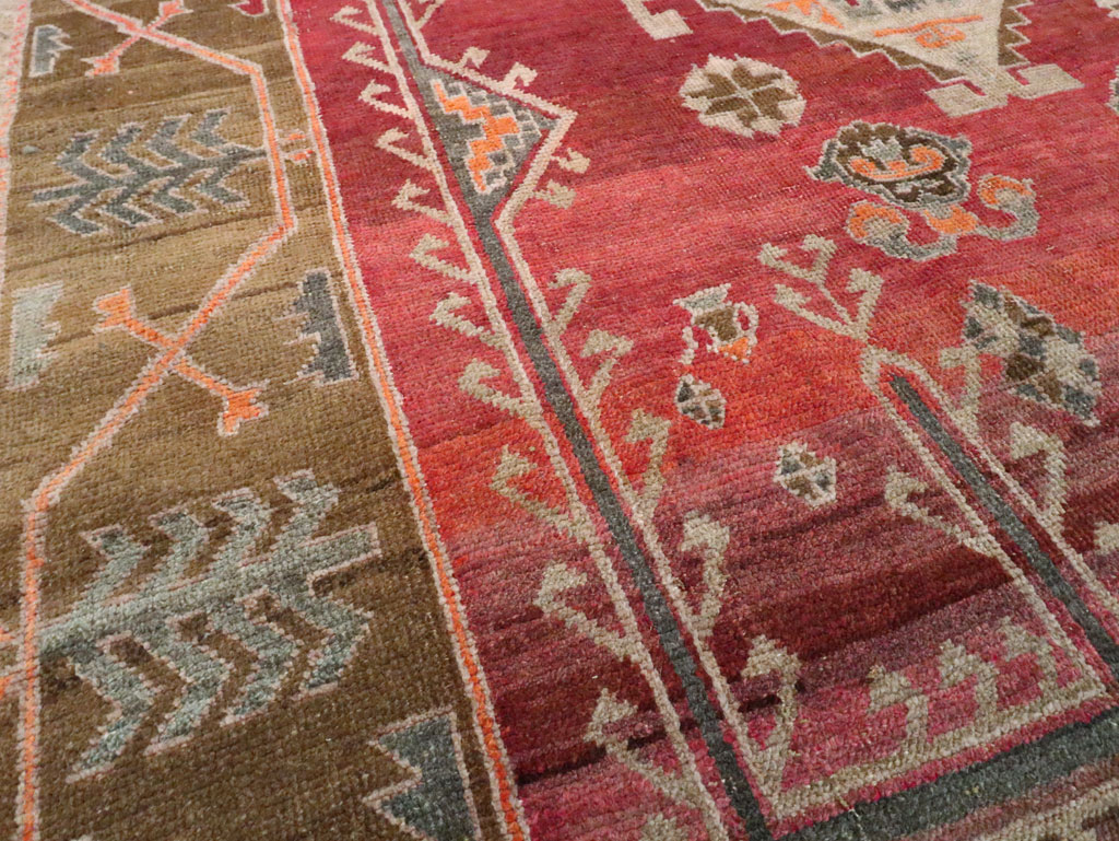 Vintage Turkish Anatolian Accent Carpet, No.26519 - Galerie Shabab