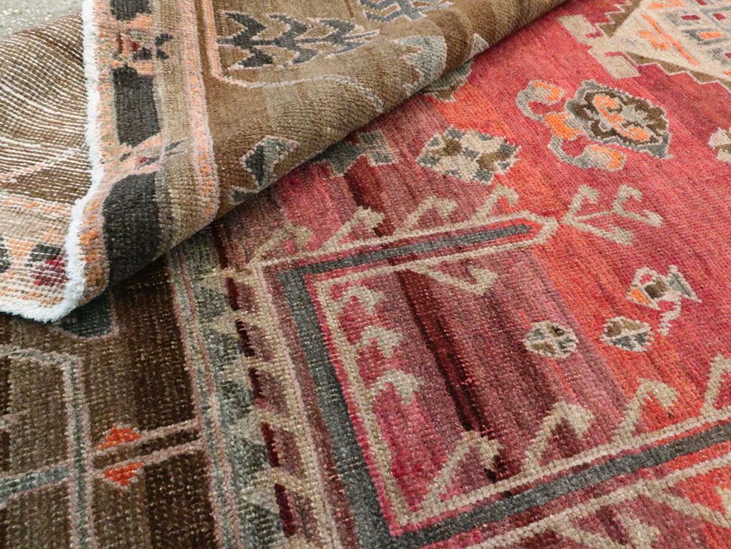 Vintage Turkish Anatolian Accent Carpet, No.26519 - Galerie Shabab