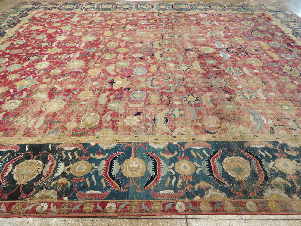 Antique Persian Isfahan Carpet, No.26527 - Galerie Shabab