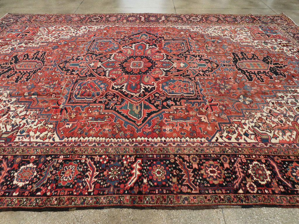 Antique Persian Heriz Carpet, No.26539 - Galerie Shabab