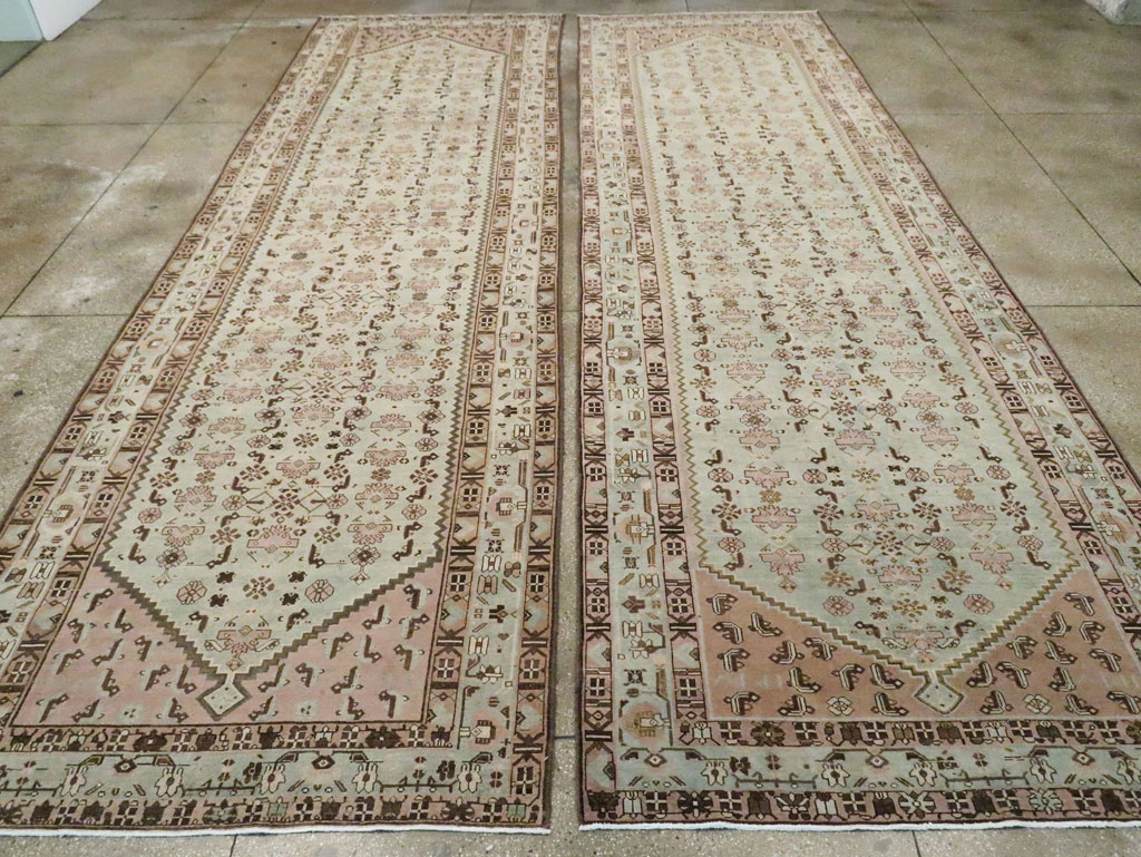 Vintage Persian Malayer Gallery Rug, No.26572 - Galerie Shabab