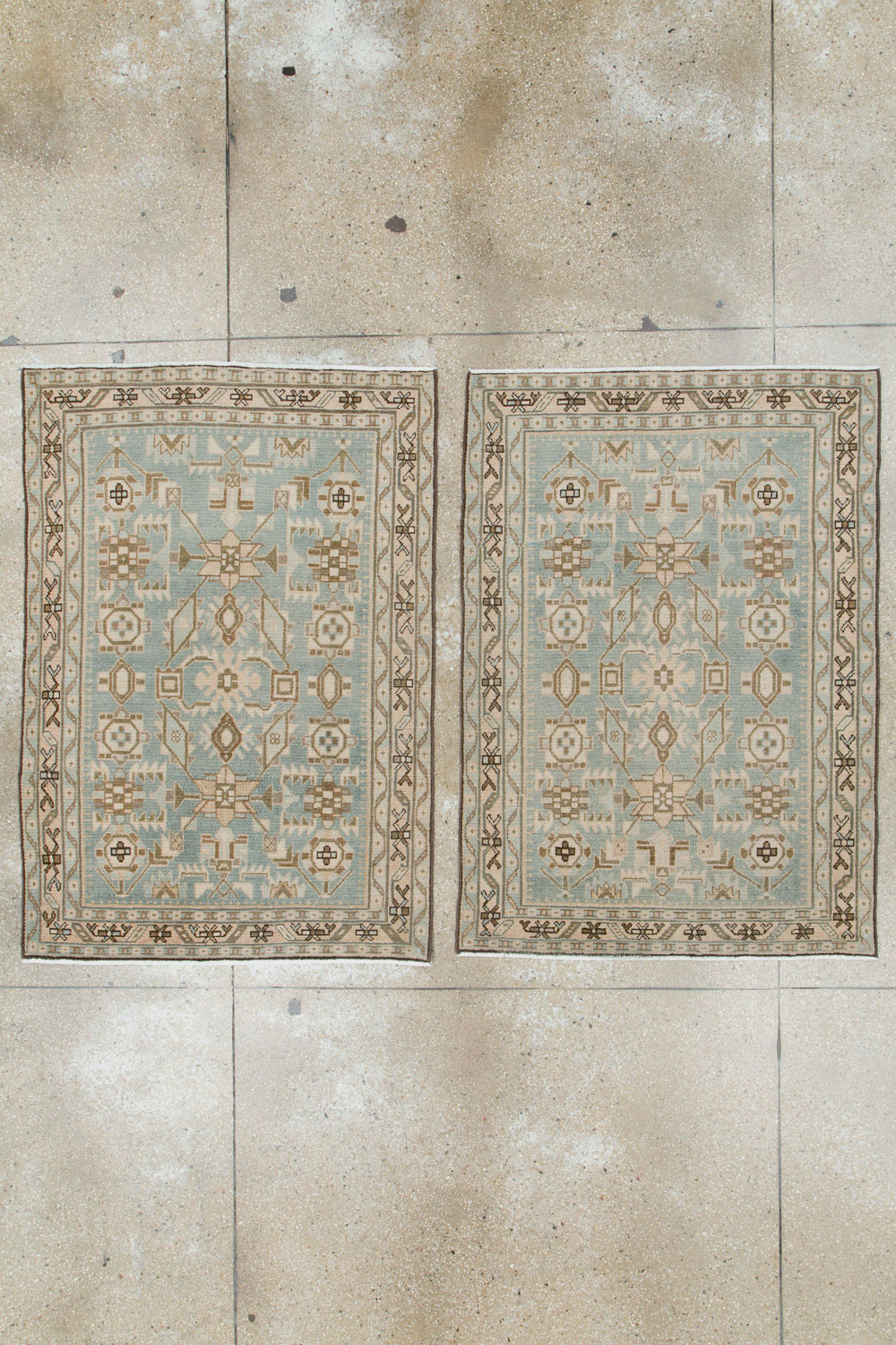 Vintage Persian Malayer Throw Rug (Pair: 1 of 2), No.26584 - Galerie Shabab