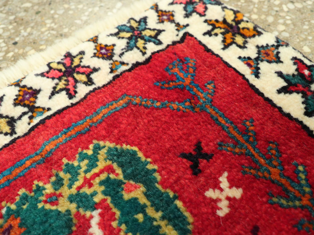 Vintage Persian Shiraz Rug, No.26600 - Galerie Shabab