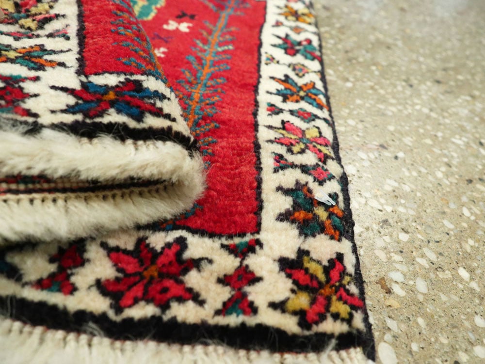 Vintage Persian Shiraz Rug, No.26600 - Galerie Shabab