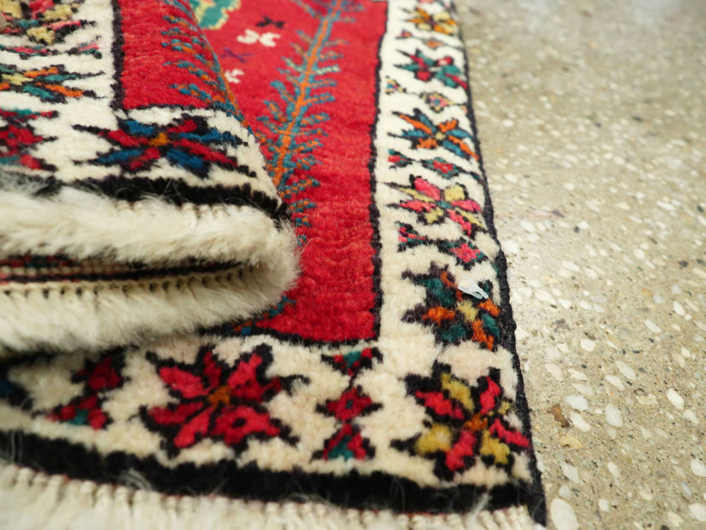 Vintage Persian Shiraz Rug, No.26600 - Galerie Shabab