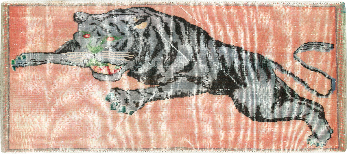 Vintage Turkish Anatolian Pictorial Throw Rug, No.26601 - Galerie Shabab