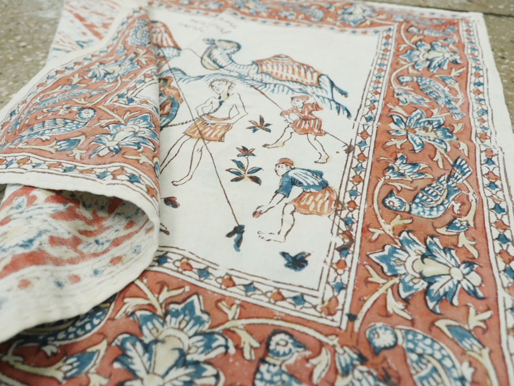 Vintage Persian Isfahan Square Pictorial Textile, No.26609 - Galerie Shabab