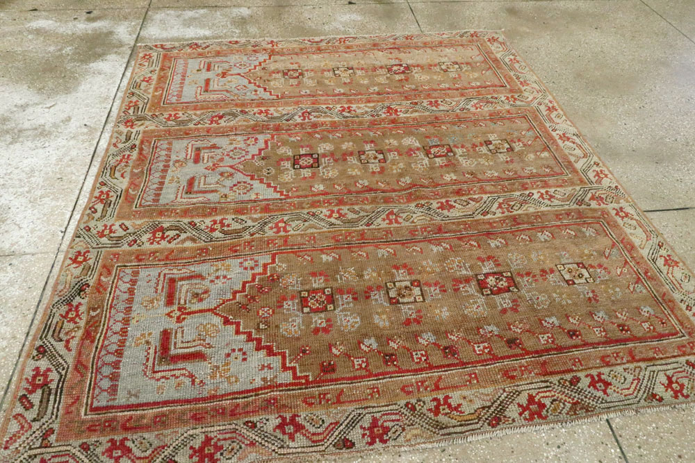 Antique Turkish Oushak Carpet, No.26613 - Galerie Shabab