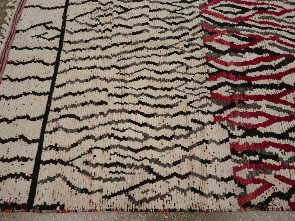 Modern Moroccan Carpet, No.26645 - Galerie Shabab