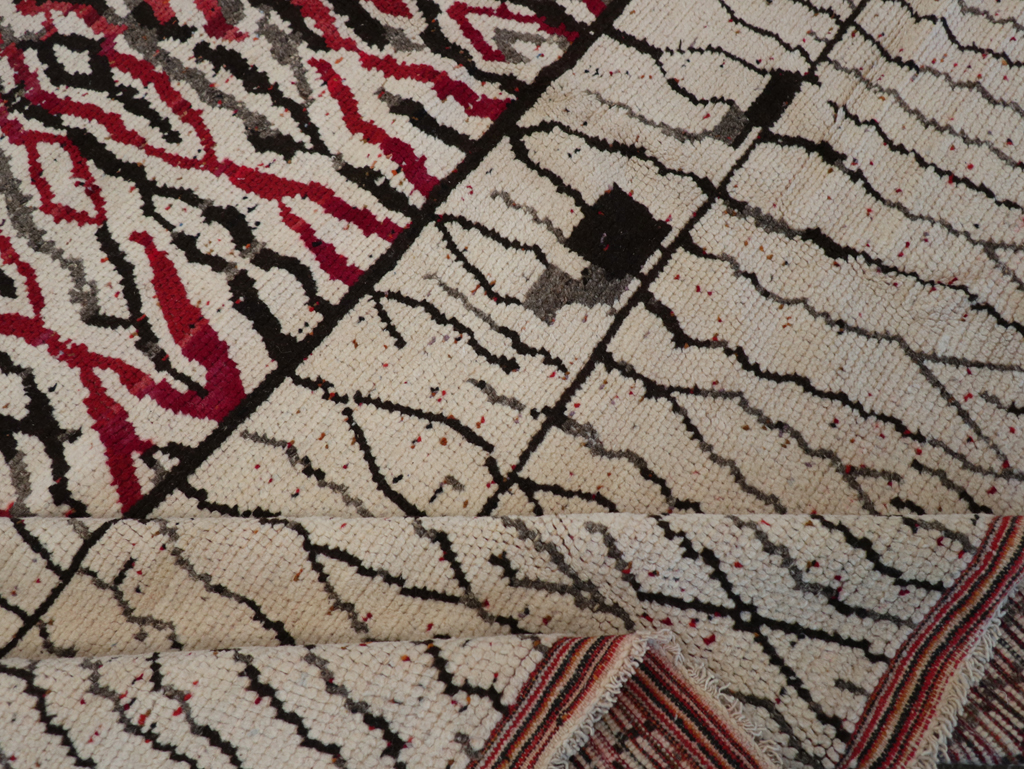 Modern Moroccan Carpet, No.26645 - Galerie Shabab