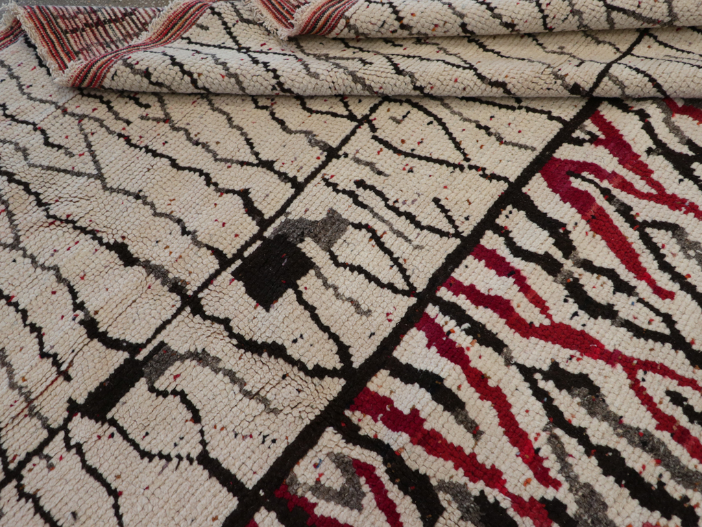 Modern Moroccan Carpet, No.26645 - Galerie Shabab