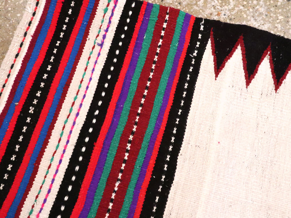 Vintage Persian Kilim Throw Rug, No.26747 - Galerie Shabab