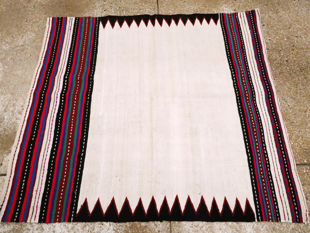Vintage Persian Kilim Throw Rug, No.26747 - Galerie Shabab