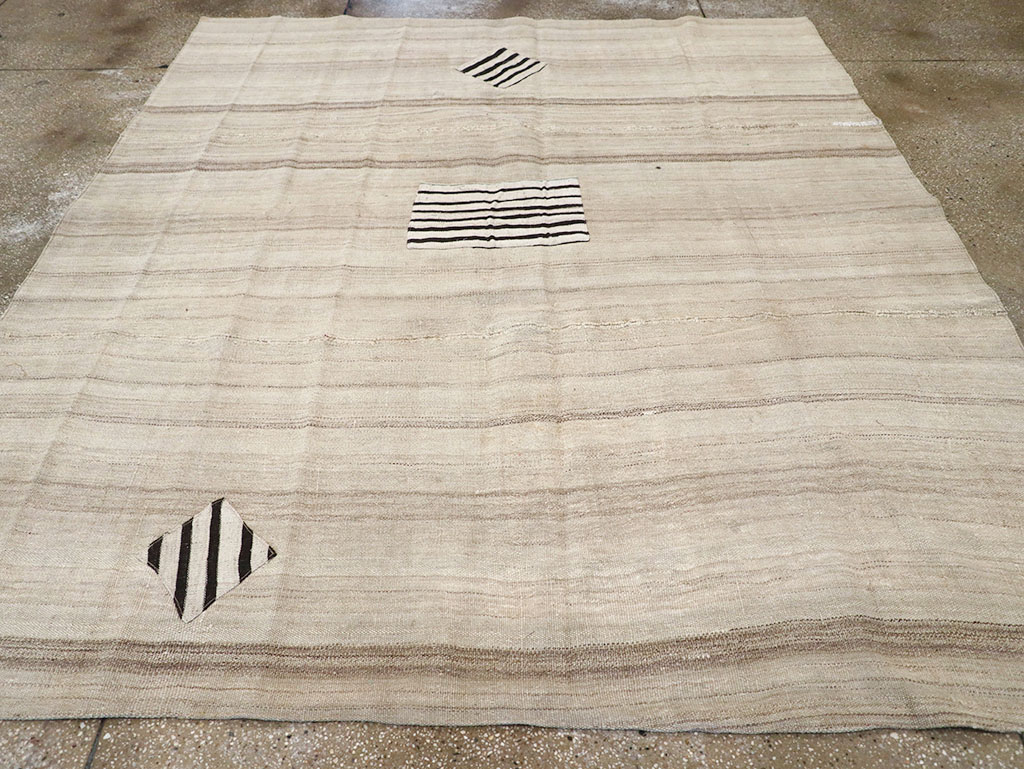 Vintage Persian Flatweave Kilim Accent Rug, No.26757 - Galerie Shabab