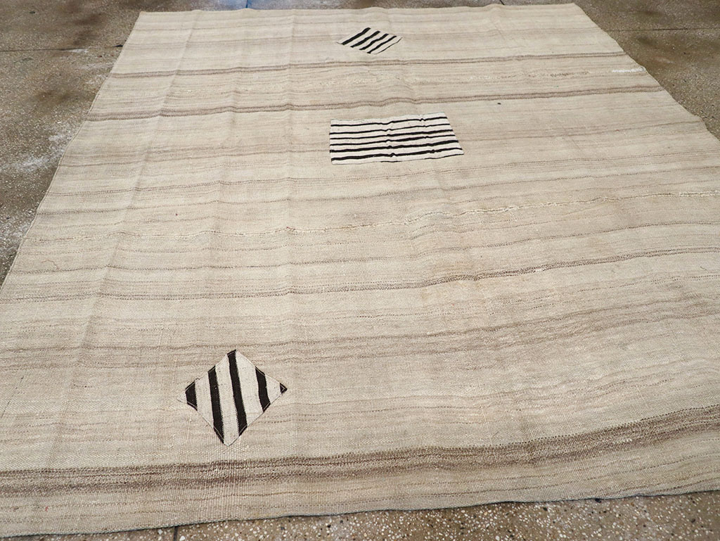 Vintage Persian Flatweave Kilim Accent Rug, No.26757 - Galerie Shabab