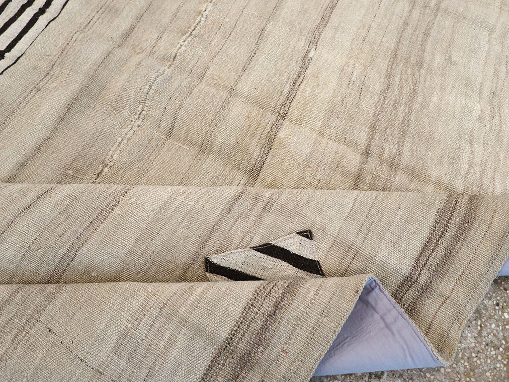 Vintage Persian Flatweave Kilim Accent Rug, No.26757 - Galerie Shabab