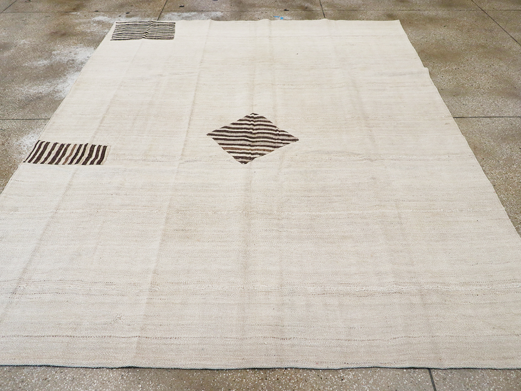 Vintage Persian Flatweave Kilim Accent Carpet, No.26758 - Galerie Shabab