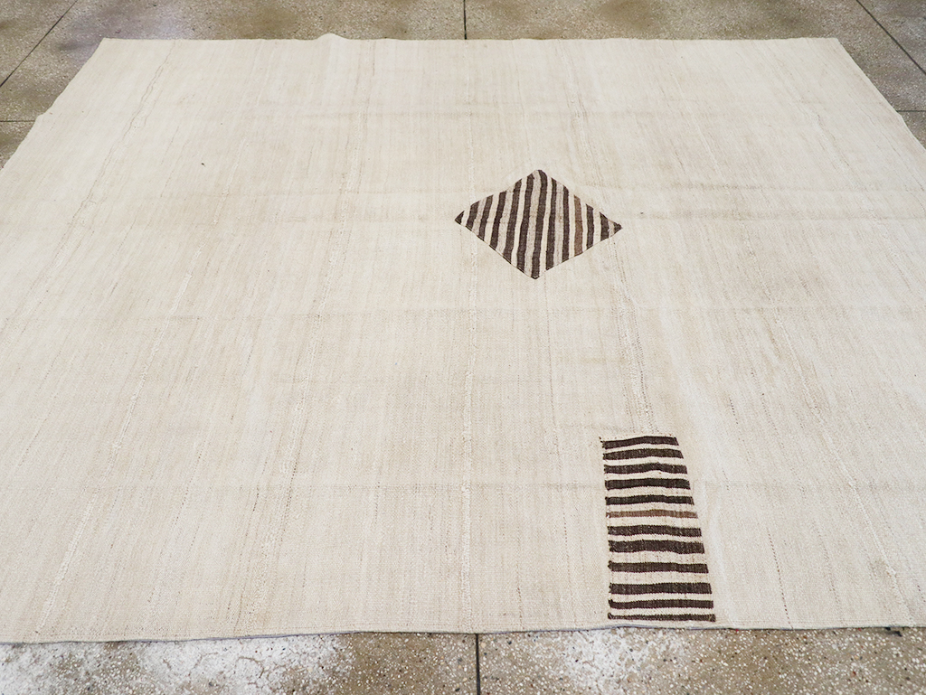 Vintage Persian Flatweave Kilim Accent Carpet, No.26758 - Galerie Shabab