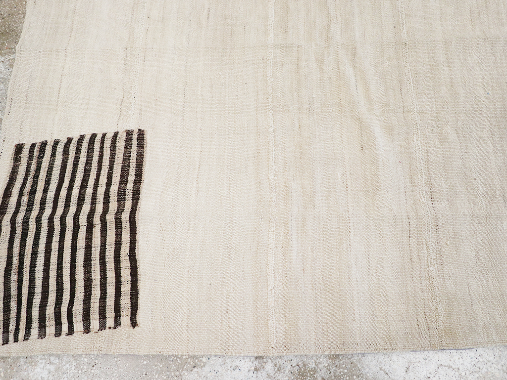 Vintage Persian Flatweave Kilim Accent Carpet, No.26758 - Galerie Shabab