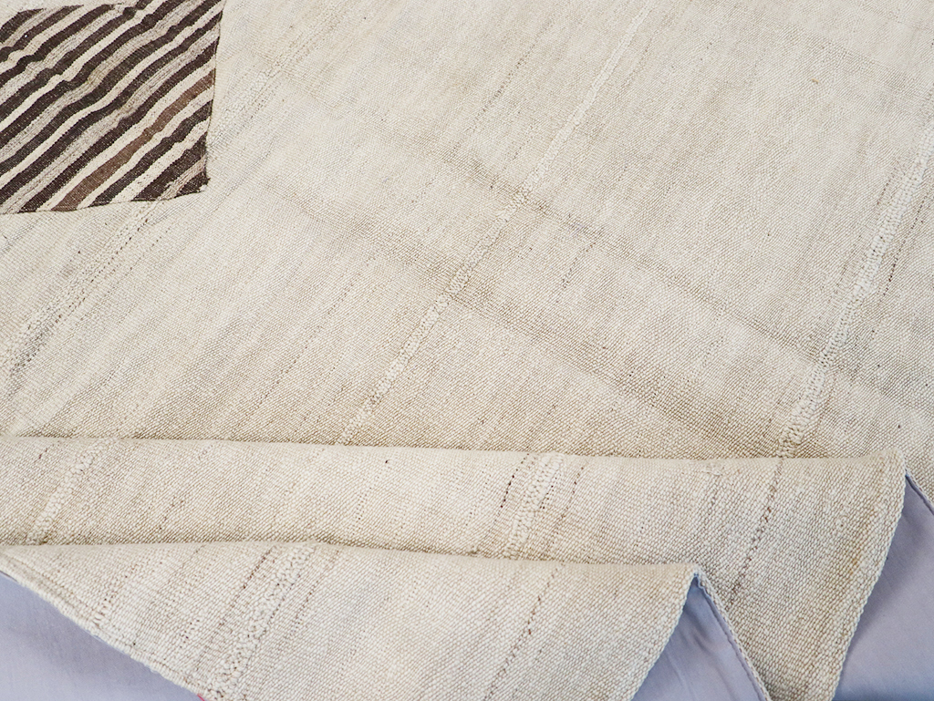 Vintage Persian Flatweave Kilim Accent Carpet, No.26758 - Galerie Shabab