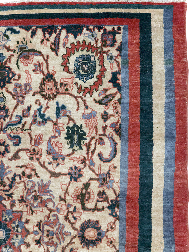 Vintage Persian Isfahan Accent Rug, No.26834 - Galerie Shabab