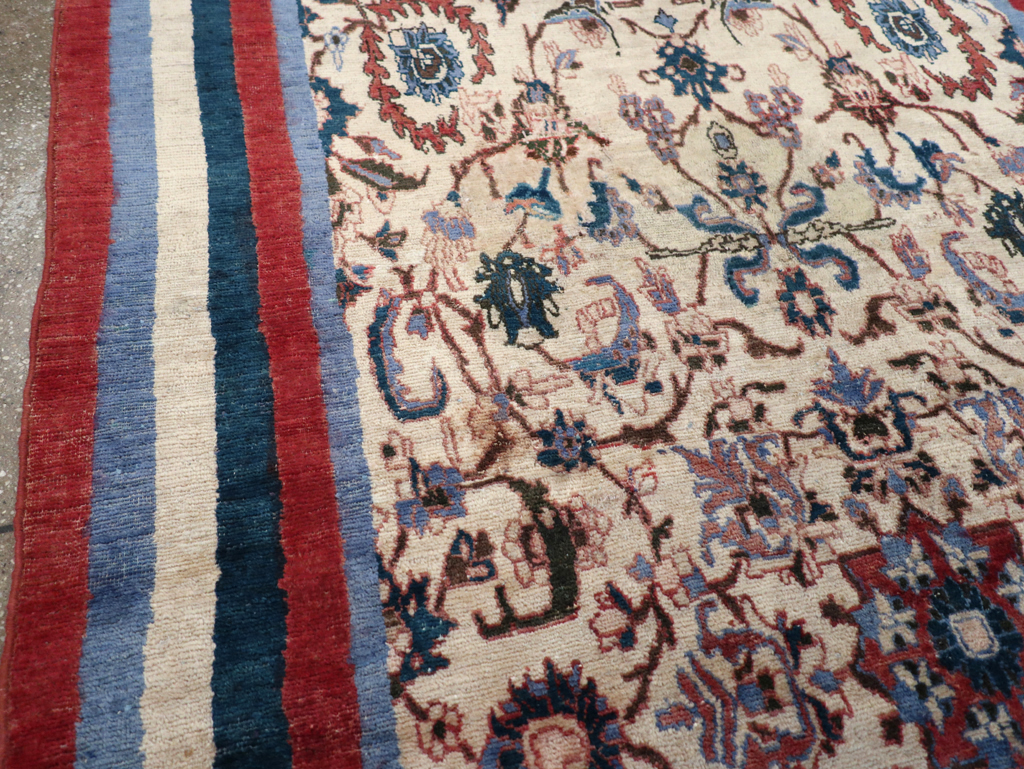 Vintage Persian Isfahan Accent Rug, No.26834 - Galerie Shabab
