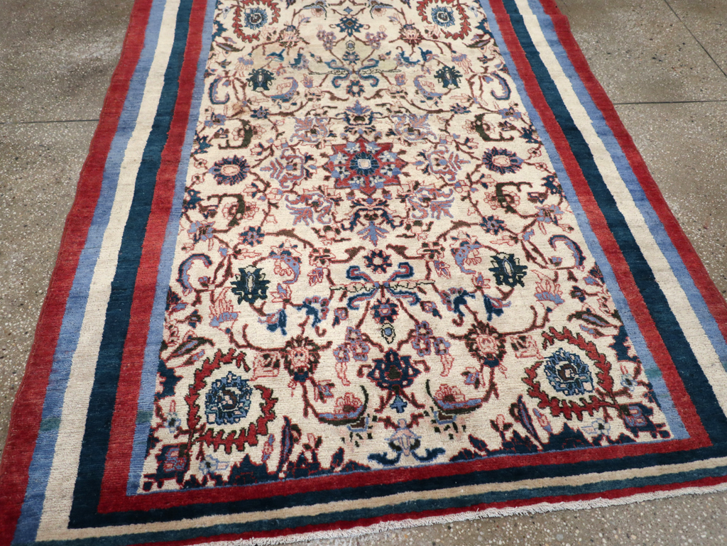 Vintage Persian Isfahan Accent Rug, No.26834 - Galerie Shabab
