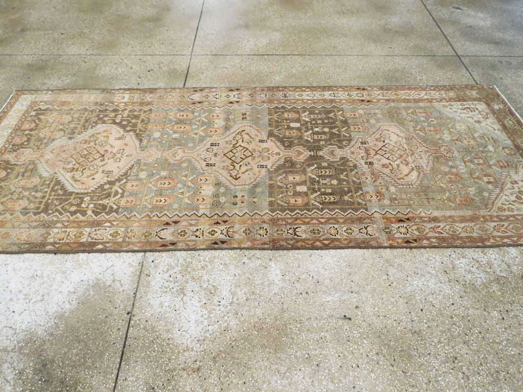 Antique Persian Malayer Gallery Carpet, No.26882 - Galerie Shabab