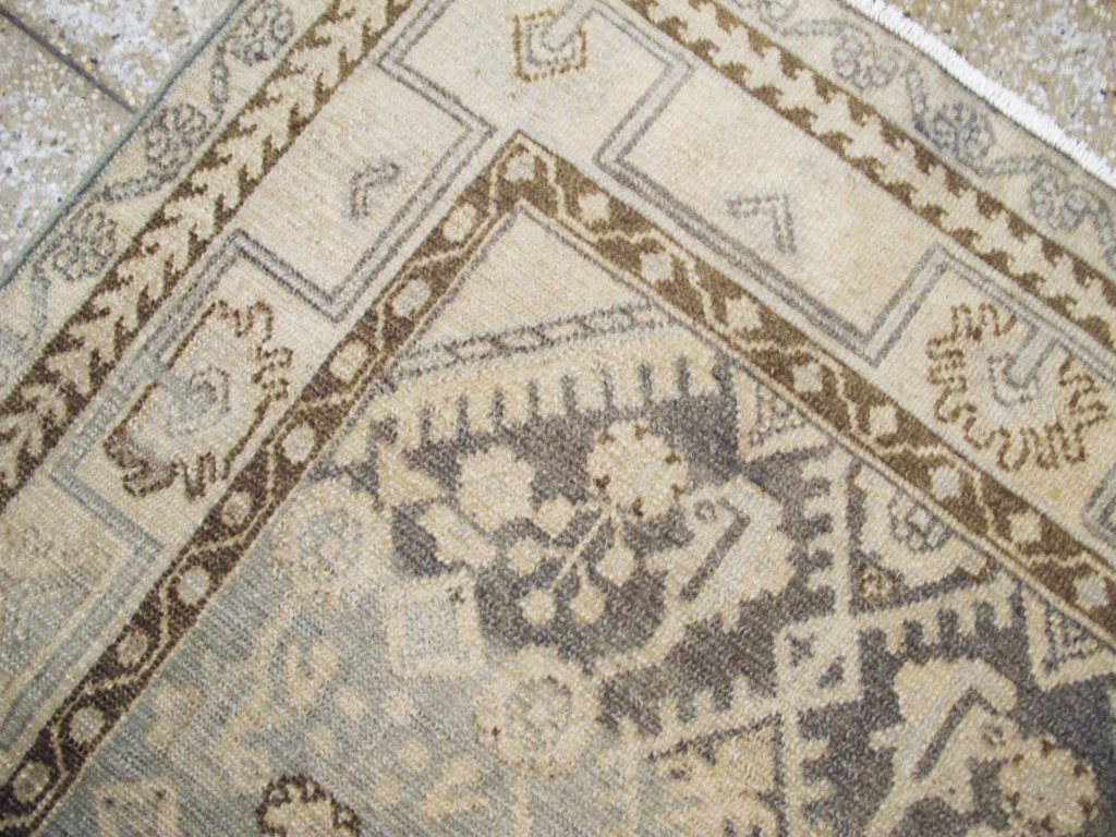 Vintage Persian Malayer Throw Rug, No.26891 - Galerie Shabab