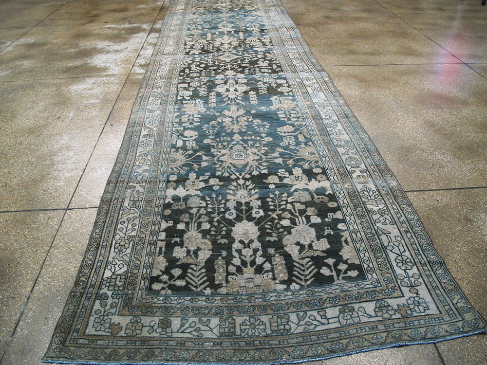 Antique Persian Malayer Wide Gallery Runner, No.26977 - Galerie Shabab